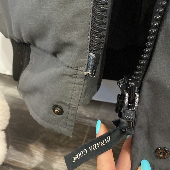 Beautiful grey Canada Goose jacket - Picture 11 of 11